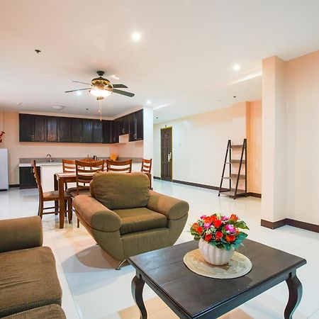 Oyo 236 Hotel Edmundo Pototan Экстерьер фото