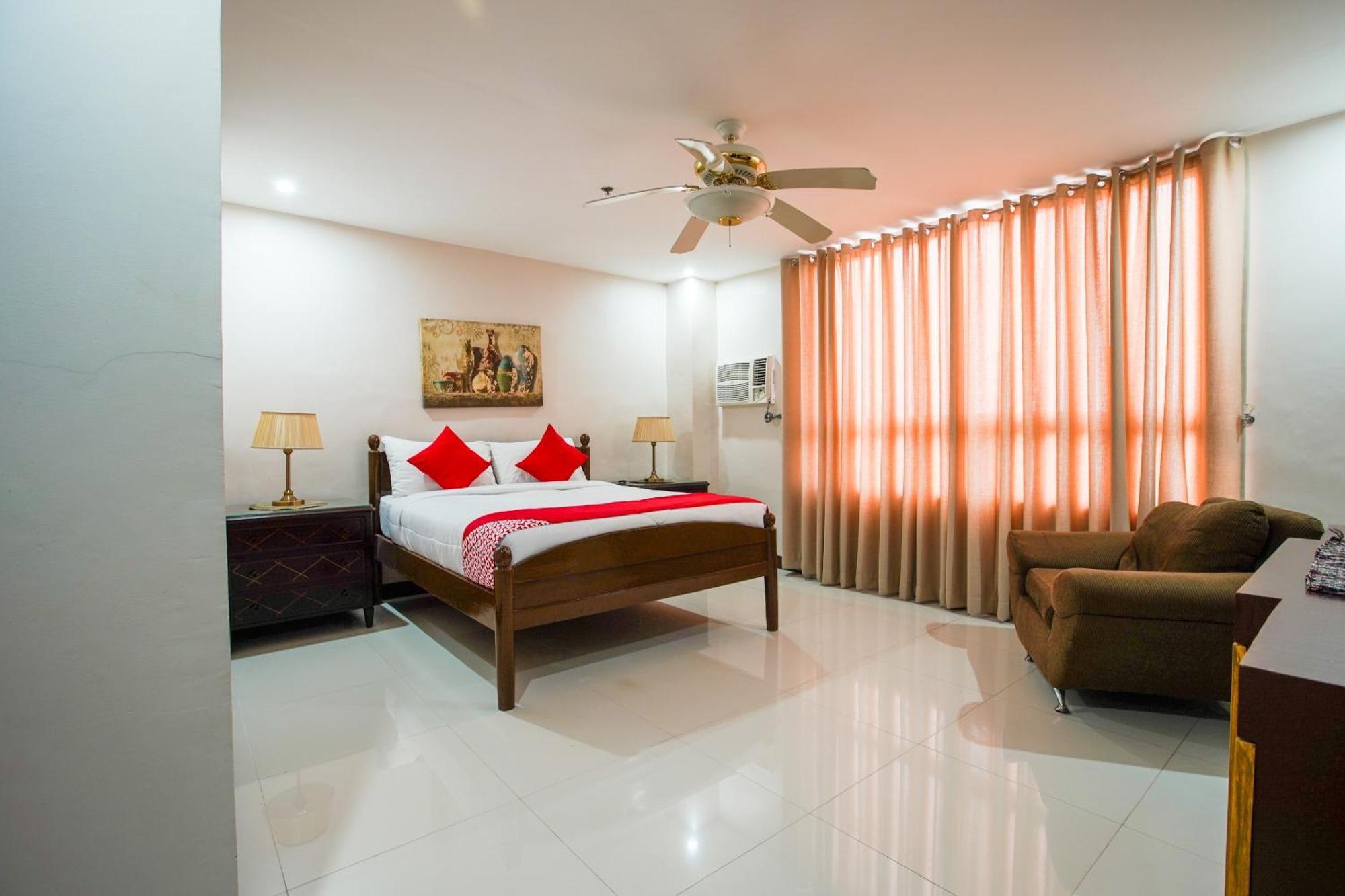 Oyo 236 Hotel Edmundo Pototan Экстерьер фото