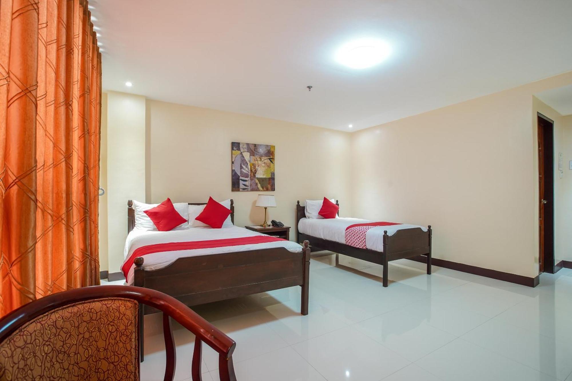 Oyo 236 Hotel Edmundo Pototan Экстерьер фото