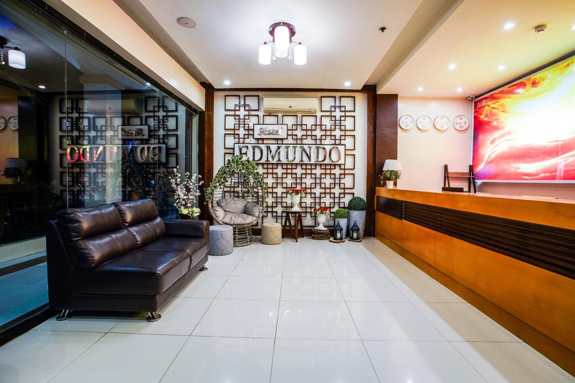 Oyo 236 Hotel Edmundo Pototan Экстерьер фото